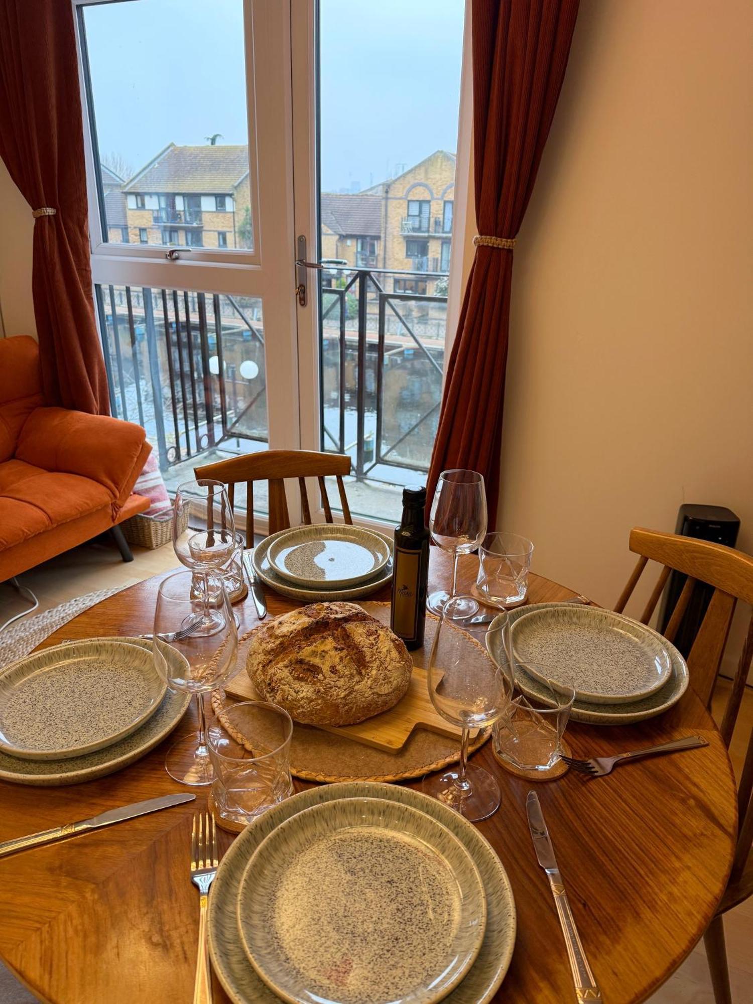 Проживание в семье Clippers Quay Loft At Canary Wharf *